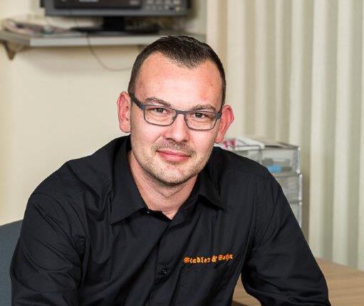 Denis Jastram - Fachbauleiter / Kundenbetreuung Bauklempner und Dachdeckermeister Denis Jastram - Fachbauleiter / Kundenbetreuung Bauklempner und Dachdeckermeister